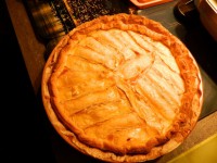 Tarte au Camembert et aux allumettes de bacon